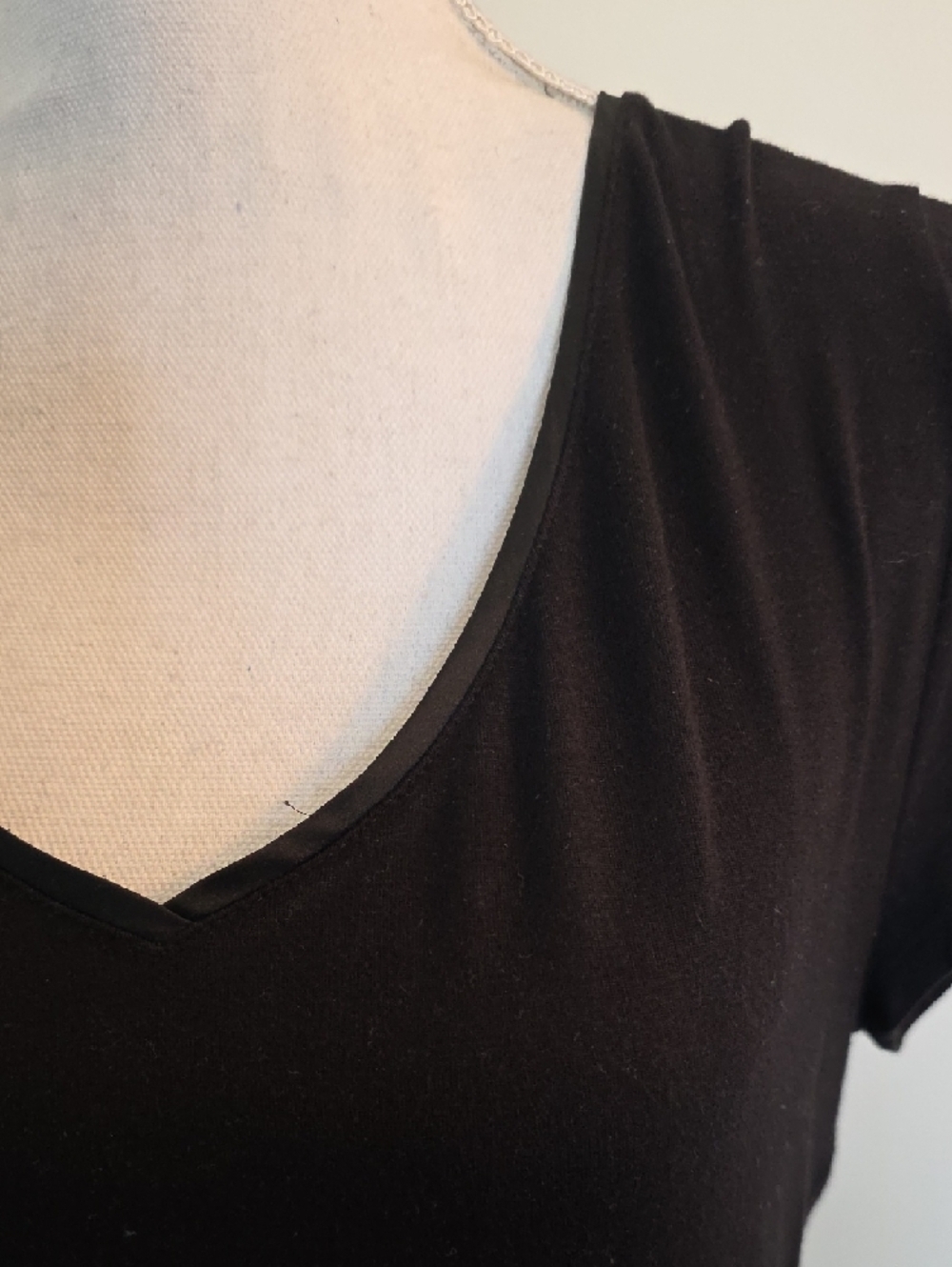 Black V-Neck Short Sleeve Women's Top - Picture 3 of 5